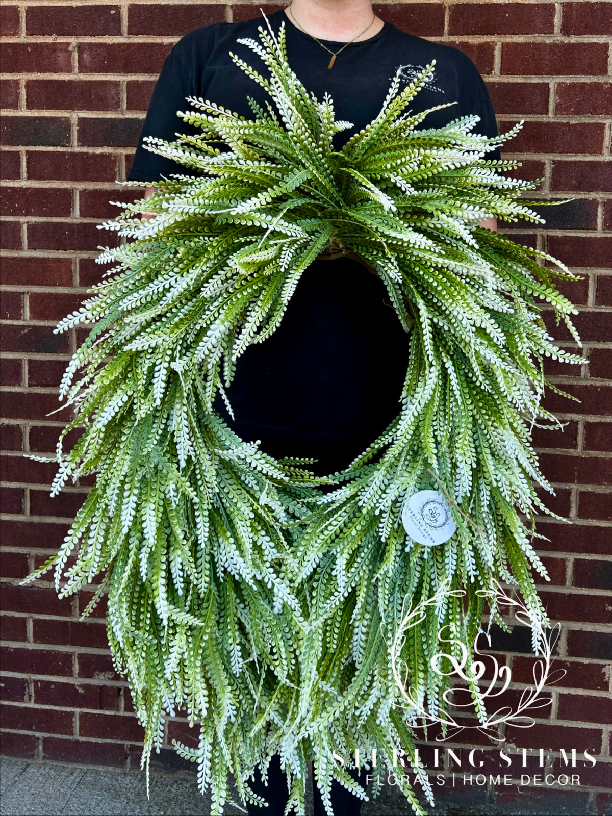 Medium Variegated Beadgrass Wreath
